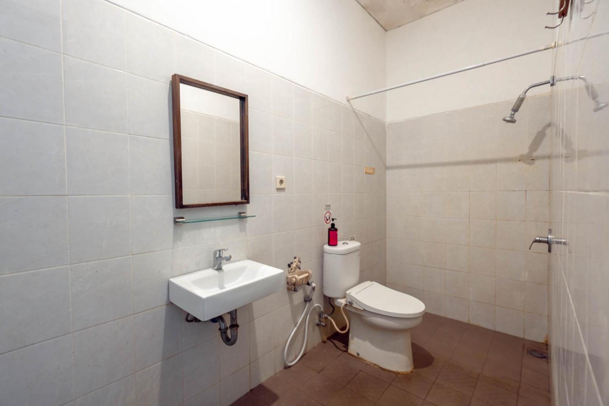 Reddoorz Near Pantai Bali 2*